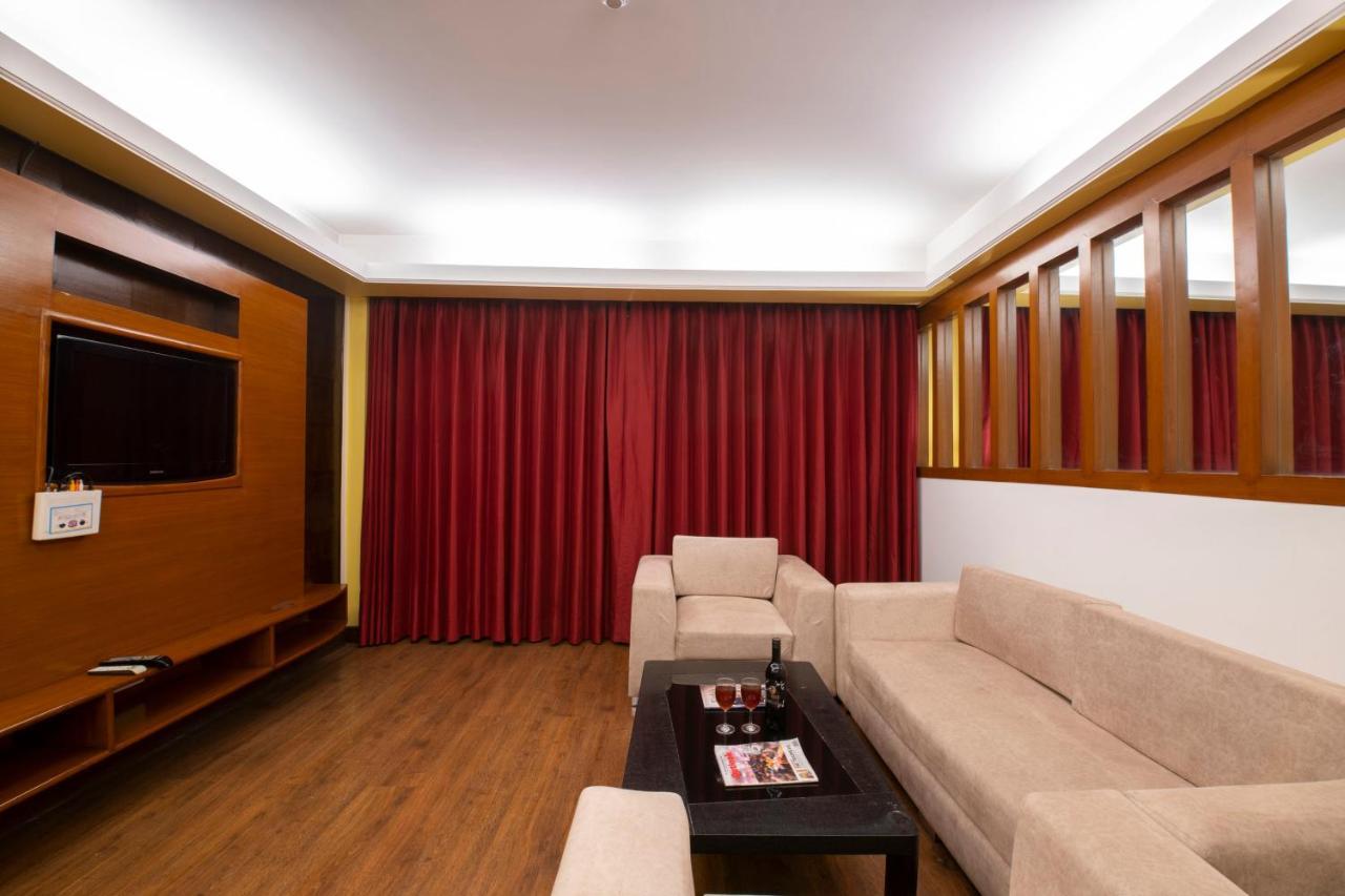 Mastiff Grand Manali Resort Ngoại thất bức ảnh