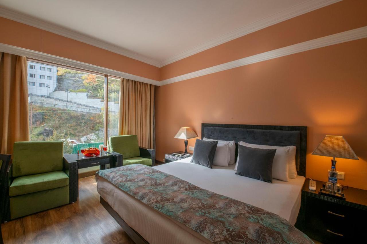 Mastiff Grand Manali Resort Ngoại thất bức ảnh