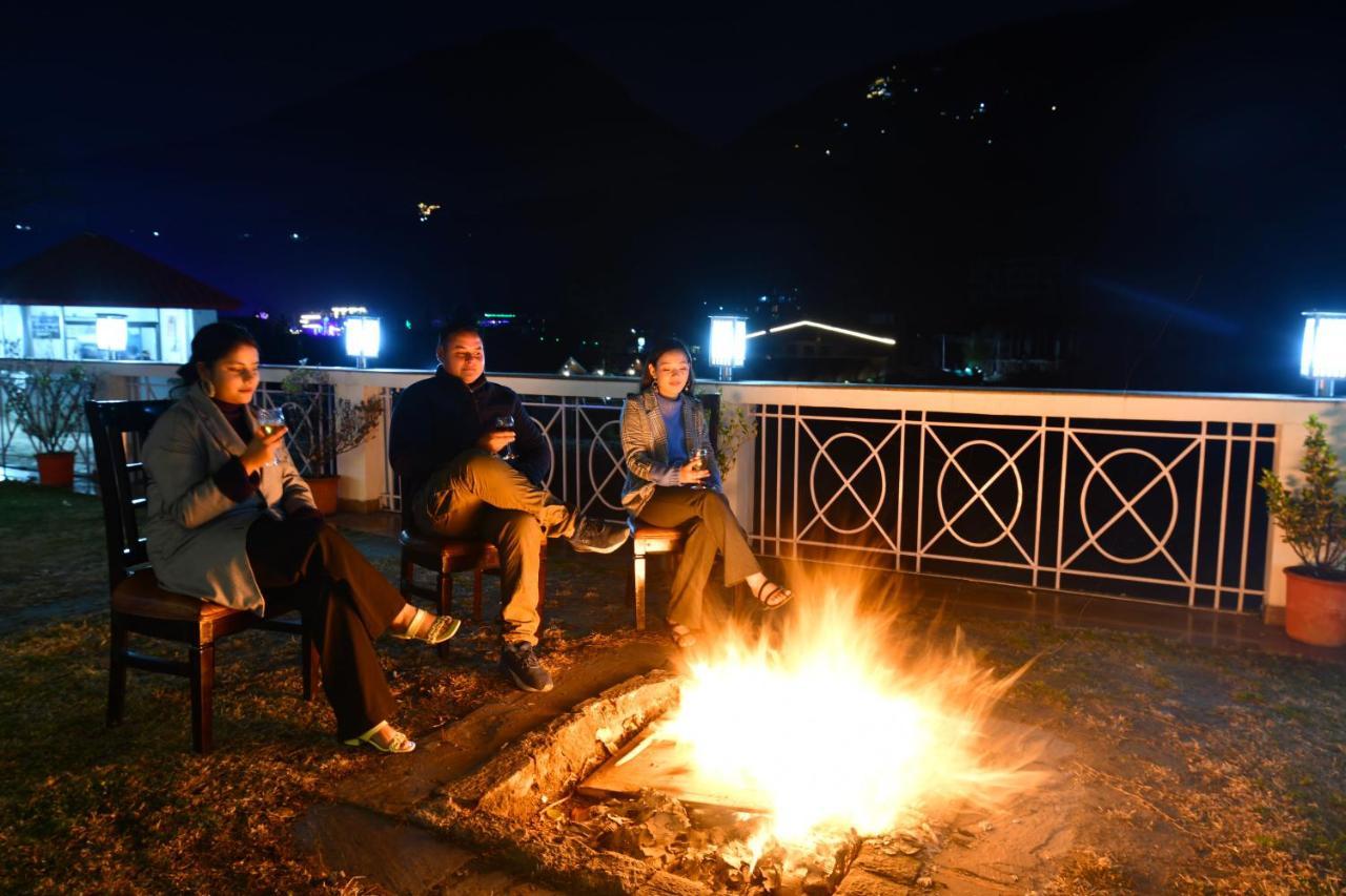 Mastiff Grand Manali Resort Ngoại thất bức ảnh