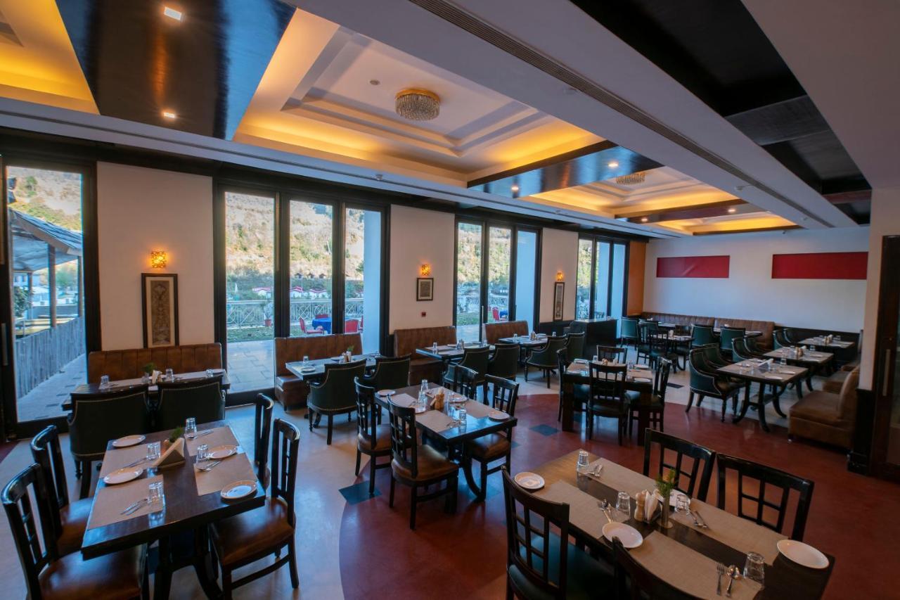 Mastiff Grand Manali Resort Ngoại thất bức ảnh